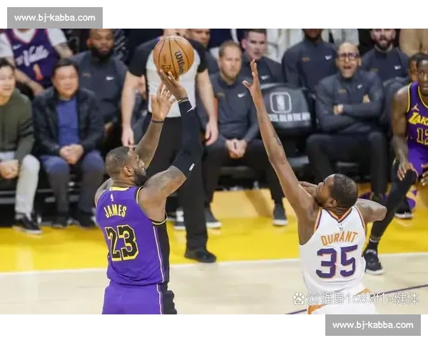火箭队今日迎战强敌，NBA精彩对决即将开演，千万不要错过！